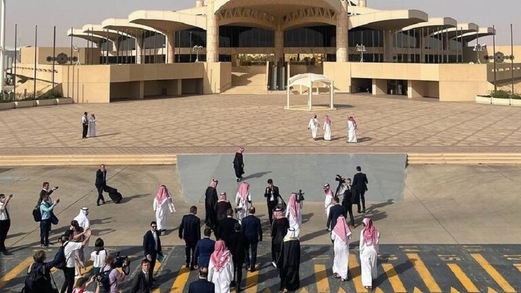 وزير الخارجية الروسي يصل إلى العاصمة السعودية