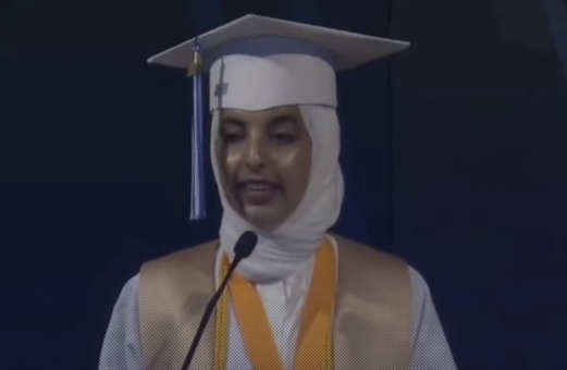 طالبة كويتية تتضامن مع فلسطين من داخل أكاديمية أمريكية وتلقى ترحيباً واسعاً