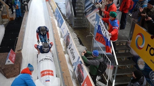 الاتحاد الدولي للزلاجات الجماعية يرفع مؤقتا حظر روسيا