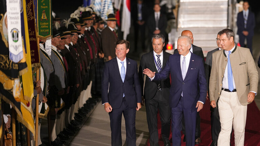 فرنسا تؤيّد وضع “حدّ أقصى لأسعار” النفط على مستوى “الدول المنتجة”