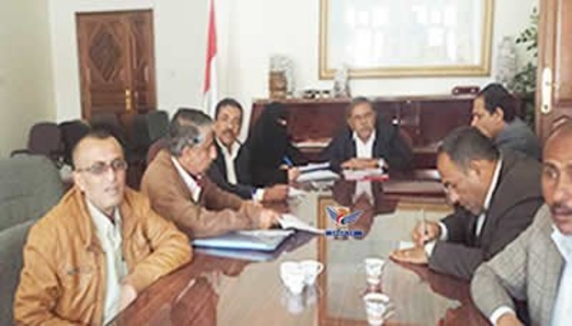 وزير شؤون المغتربين يناقش مسودة رؤية بناء الدولة