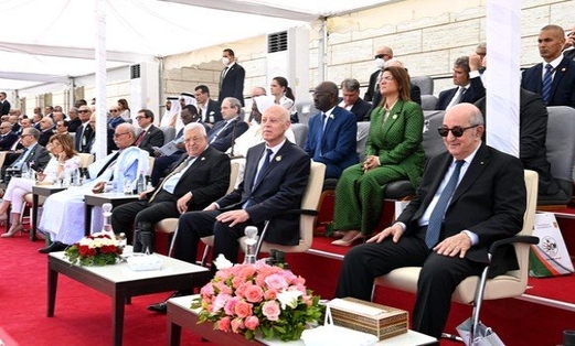 الجزائر تحتفل بذكرى الاستقلال باستعراض عسكري ضخم