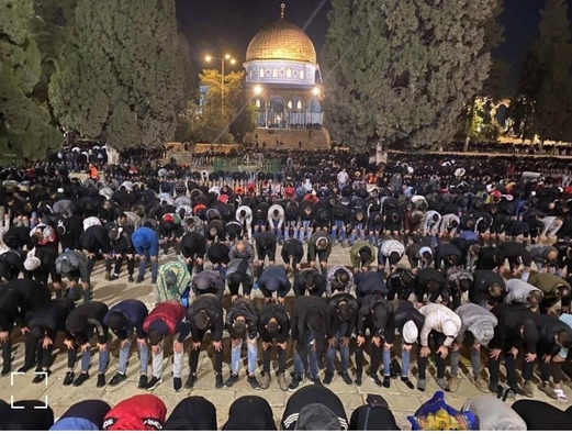 الآلاف يؤدون صلاة فجر يوم عرفة بالأقصى