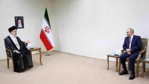 خامنئي: يجب طرد الأمريكان من شرق الفرات بسوريا واليقظة تجاه سياسات الغرب الخادعة