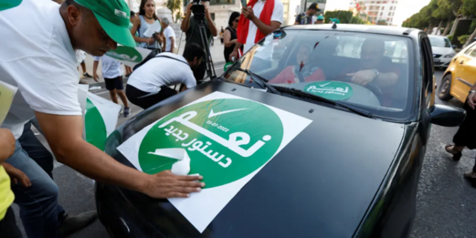 التونسيون يدلون بأصواتهم في الاستفتاء على مشروع الدستور الجديد