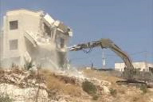 الاحتلال يهدم ستة منازل لعائلات أسرى فلسطينيين منذ بداية العام الجاري