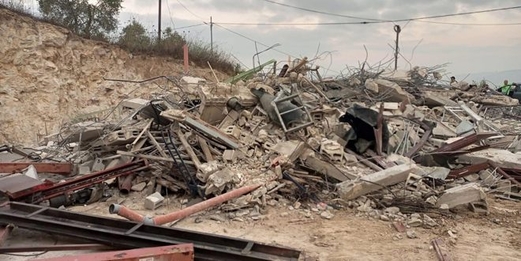 العدو الصهيوني يهدم منشأتين تجاريتين ومنزلا في نابلس