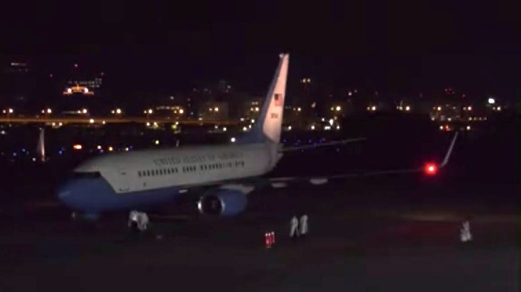 وصول طائرة رئيسة مجلس النواب الأمريكي إلى مطار تايبيه في تايوان