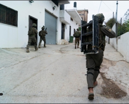 إصابة فلسطيني بالرصاص ومستوطنين يقتحموا الحرم الابراهيمي في الخليل