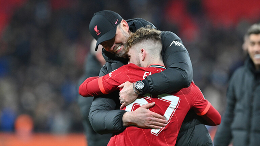 ليفربول يكافئ موهبته بعقد جديد