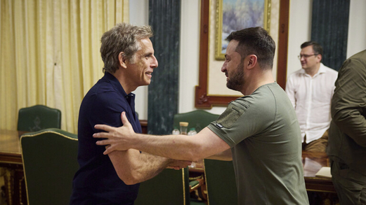 ماذا يفعل جميع هؤلاء المشاهير من هوليوود في أوكرانيا؟