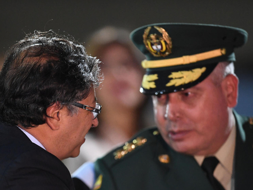 الرئيس الكولومبي يدعو الجيش بقيادة جديدة إلى العمل من أجل “السلام”