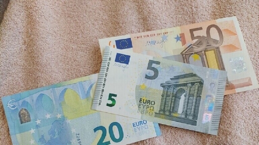 اليورو دون 0.99 دولار في أدنى مستوياته منذ عشرين عاما