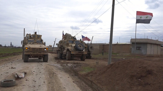 سوريا.. الاحتلال الأمريكي يعزز قواعده الغير الشرعية بريف الحسكة بأسلحة وذخائر