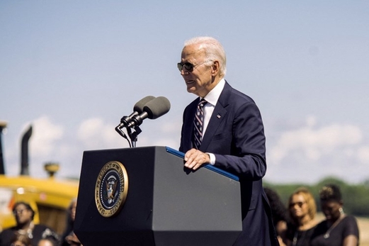 بايدن: صناعة أشباه الموصلات مسألة “أمن قومي” في مواجهة الصين