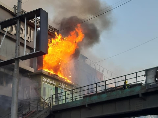 اندلاع حريق ضخم في “حارة اليهود” وسط العاصمة المصرية القاهرة