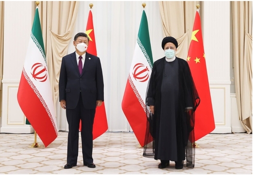 الرئيس الايراني یلتقي نظيره الصيني