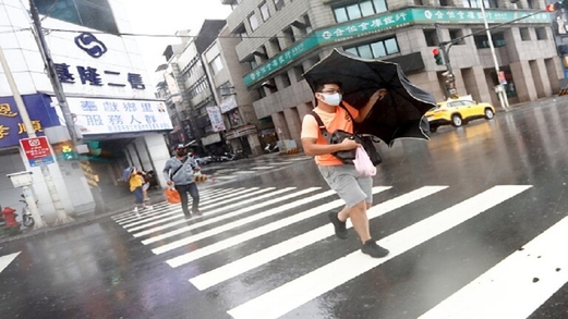 الآلاف في مراكز إيواء في اليابان استعدادا لوصول الإعصار نانمادول