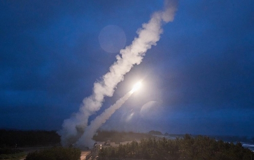 كوريا الشمالية تطلق صاروخاً بالستياً باتجاه بحر اليابان