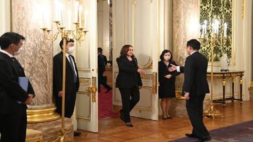 سول تعلن أن كامالا هاريس ستزور هذا الأسبوع المنطقة الفاصلة بين الكوريتين!