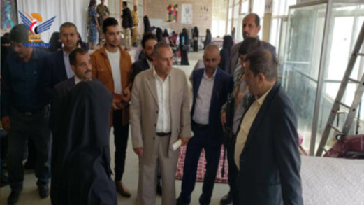 وزير التعليم الفني يتفقد سير الامتحانات بكلية مجتمع صنعاء