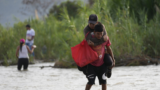الفيضانات تودي بحياة 13 شخصاً وفقدان ثلاثة في فنزويلا