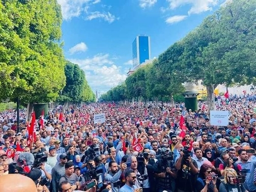 المعارضة التونسية تتظاهر ضد سياسة الرئيس سعيّد