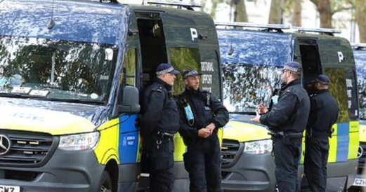 اعتقال رجل يحمل سكينا أمام مبنى البرلمان البريطاني