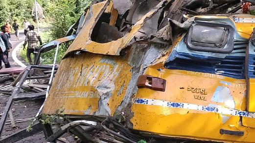 قتلى وجرحى باصطدام حافلة بعربة ترولي في الهند