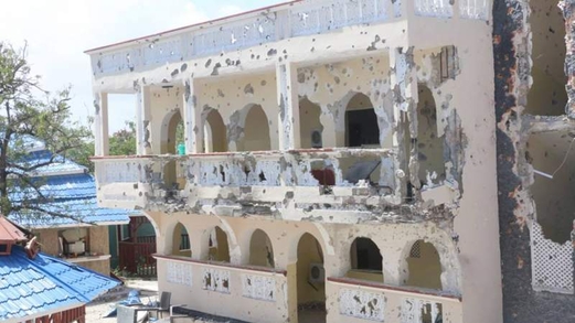 مصرع تسعة أشخاص وإصابة العشرات في هجوم انتحاري على فندق بالصومال