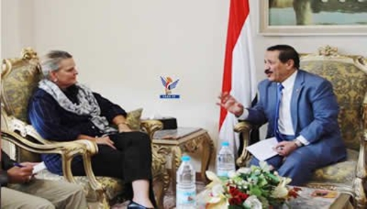 وزير الخارجية يناقش مع غراندي جهود تعزيز العمل الإنساني باليمن
