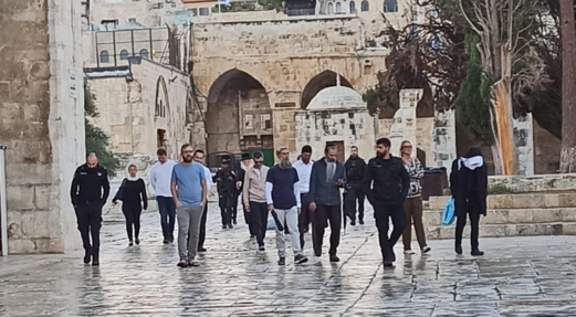 قطعان المستوطنين الصهاينة يجددون اقتحام الأقصى بحماية مشددة من شرطة العدو