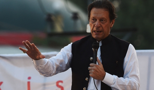 رئيس الوزراء الباكستاني السابق عمران خان ينجو من محاولة اغتيال