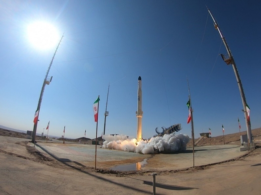إيران تختبر بنجاح إطلاق صاروخ “قائم 100” الحامل للأقمار الصناعية