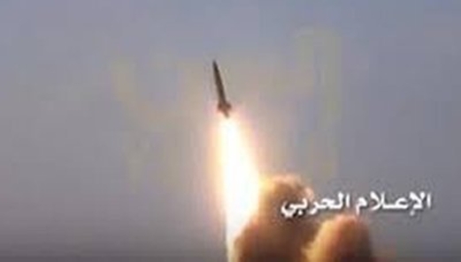 صاروخ زلزال يدك تجمعات مرتزقة الجيش السعودي في الأجاشر بنجران