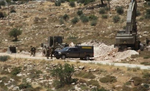 العدو الصهيوني يستولي على مئات الدونمات من أراضي بلدة حزما بالقدس