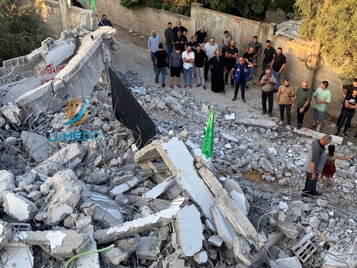 العدو الصهيوني يهدم منزلًا في قرية صور باهر جنوب القدس المحتلة