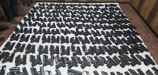 السلطات الإيرانية تضبط شحنة من الأسلحة الحربية في محافظة لرستان