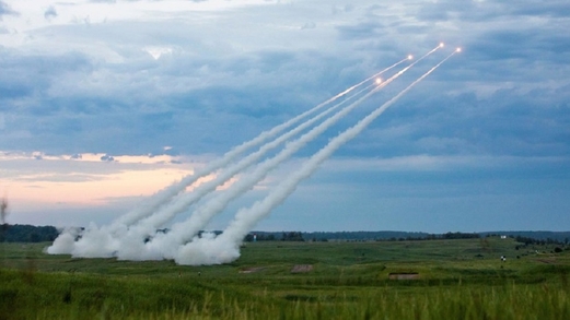 وسائل إعلام روسية: القوات الأوكرانية تقصف بلدة في لوغانسك بصواريخ هيمارس