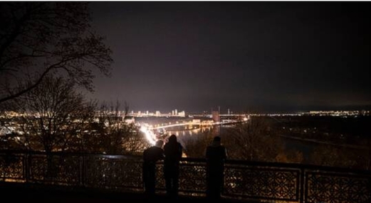 عمدة كييف يؤكد وقوع انفجارات في المدينة