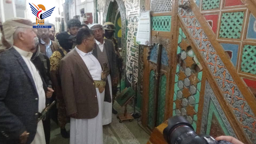 محمد علي الحوثي يزور الجامع الكبير بمدينة إب
