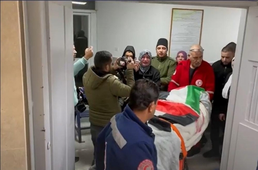 الفلسطينيون يشيعون جثمان الشهيدة مها الزعتري