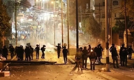 إصابة شاب فلسطيني بالرصاص الحي بمواجهات مع العدو الصهيوني في بلدة بيت أمر