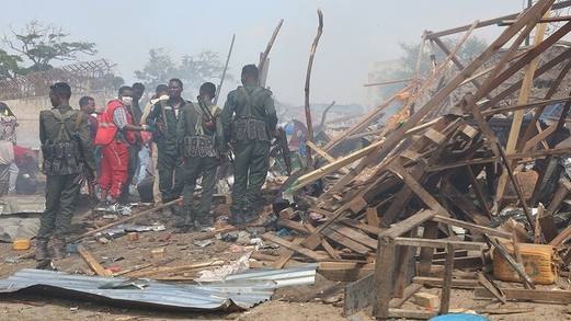 مقتل 15 شخص واصابة آخرين في هجومين بسيارتين مفخختين وسط الصومال