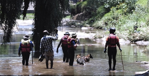 مقتل ثمانية عمال مناجم إثر انهيار ناجم عن فيضانات في جنوب أفريقيا