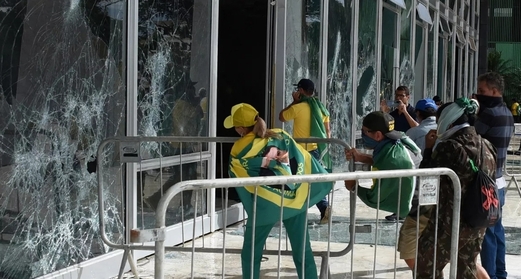 المحكمة العليا البرازيلية تعزل حاكم العاصمة على خلفية اقتحام مثيري شغب مؤسسات الدولة