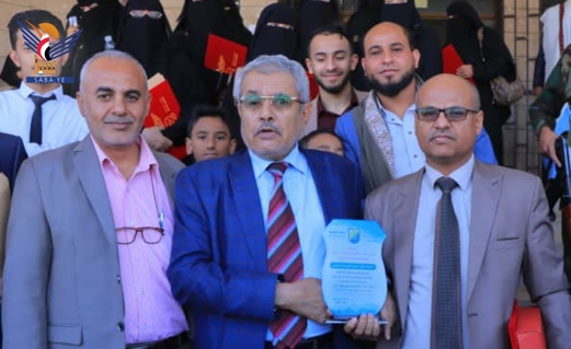 بحث علمي في جامعة صنعاء ينتج عنه ابتكار جهاز لتطوير وتحليل الأدوية