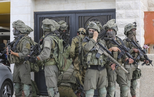 إصابة عدد من الفلسطينيين برصاص العدو عقب محاصرة منزل بمخيم عقبة جبر في أريحا