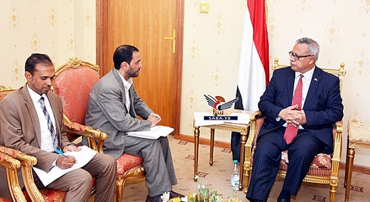 رئيس الوزراء يؤكد أهمية مواصلة تعزيز الشراكة مع القطاع الخاص لتحسين مناخ الاستثمار