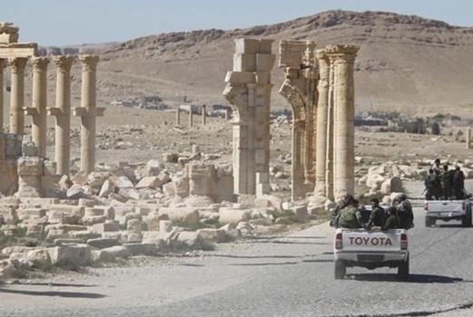 أربعة شهداء وعشرة جرحى بهجوم إرهابي لـ”داعش” في بادية تدمر